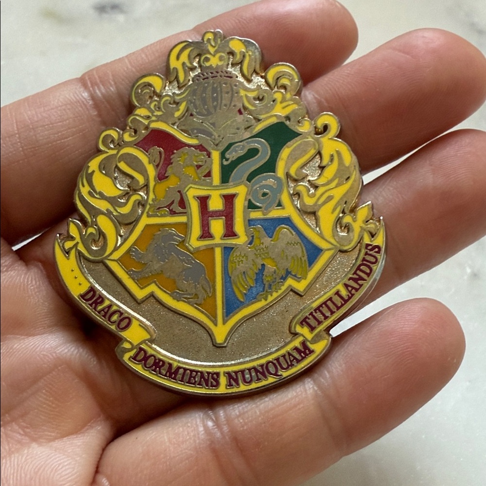 Universal Studios Harry Potter Hogwarts Crest Enamel Pin Official Licensed Badge
